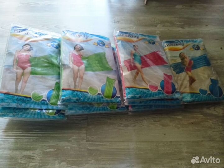 Надувные матрасы,круги,мячи