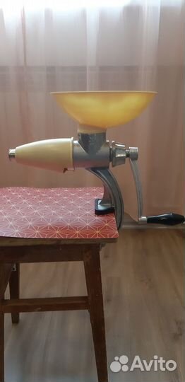 Соковыжималка механическая шнековая с мясорубкой