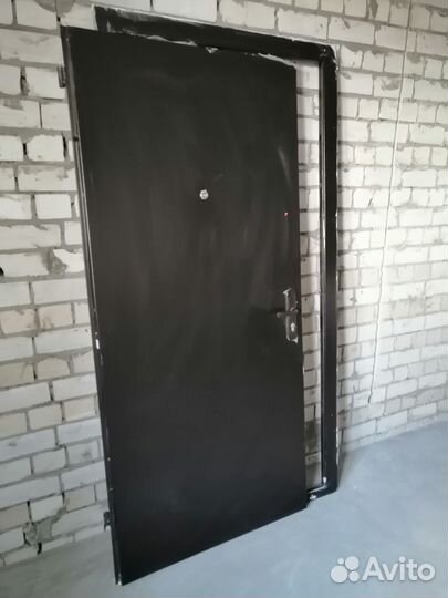 Дверь входная металлическая новая