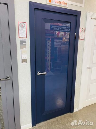 Дверь новая стеклянная