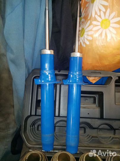 Переднии стойки хёндай sonata. 2 штуки