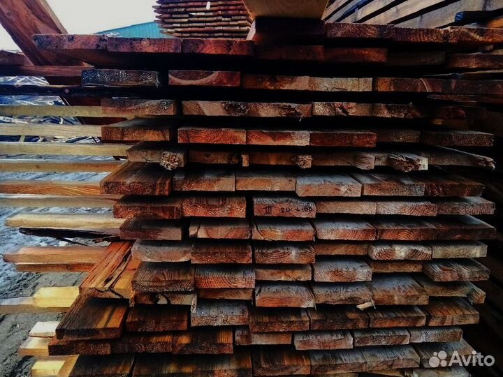 Сосновые доски, надежный материал для строительства