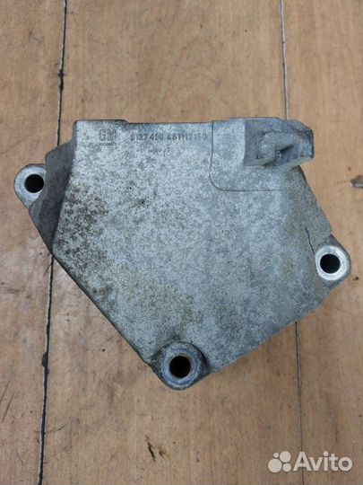 Кронштейн двигателя правый Opel Corsa C Z12XEP