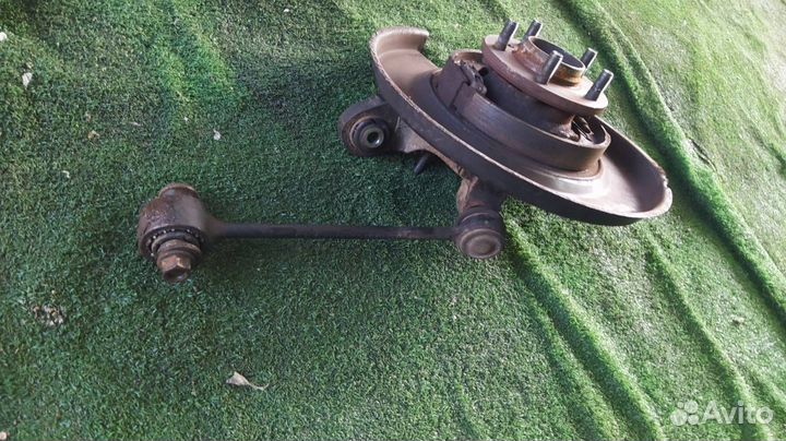 Кулак задний левый Land Rover Range Rover vogue