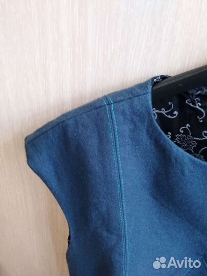 Жилет с баской 44