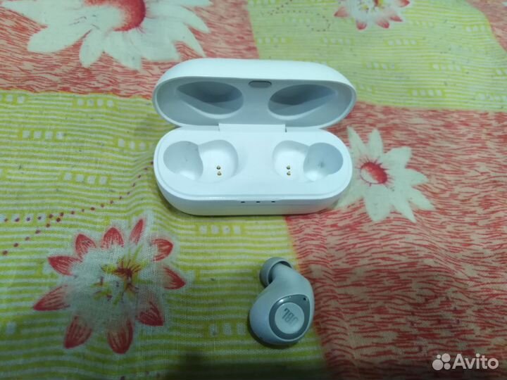 Беспроводные наушники jbl