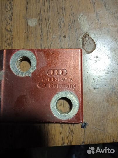 Петля двери