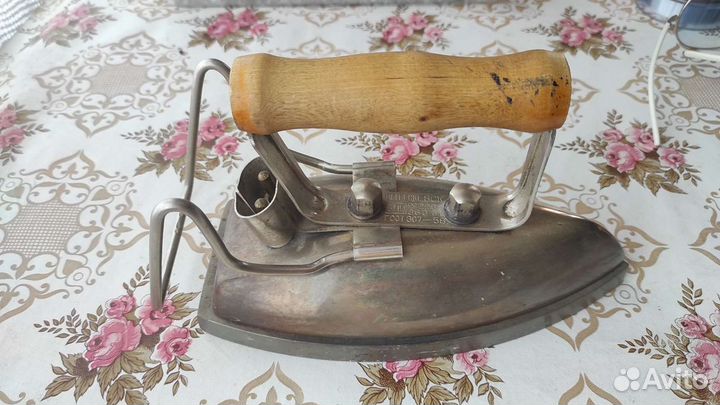 Старинный электрический утюг Винтаж