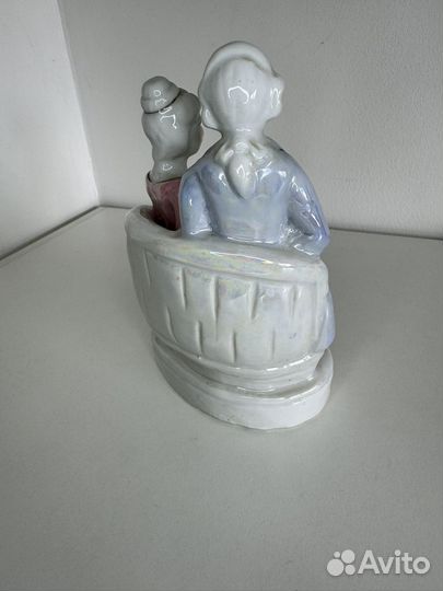 Фарфоровая статуэтка