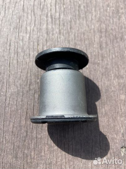 Сайлентблок передн нижнего рычага audi Q7/VW touar