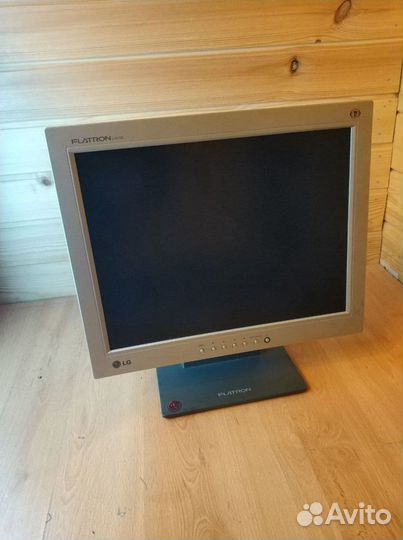 Монитор LG Flatron L1510S