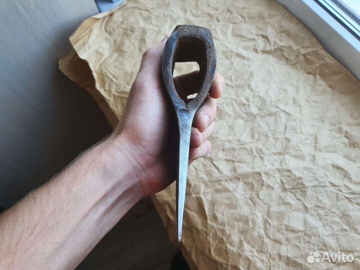 Топор труд вача