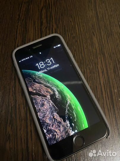 iPhone 8, 64 ГБ