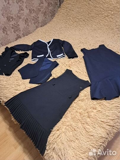 Школьная форма для девочки б/у темно-синяя. 38-40