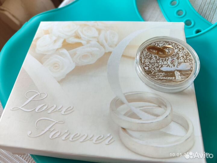 Серебряная монета подарочная