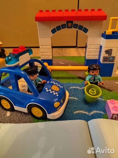 Лего дупло полицейский участок