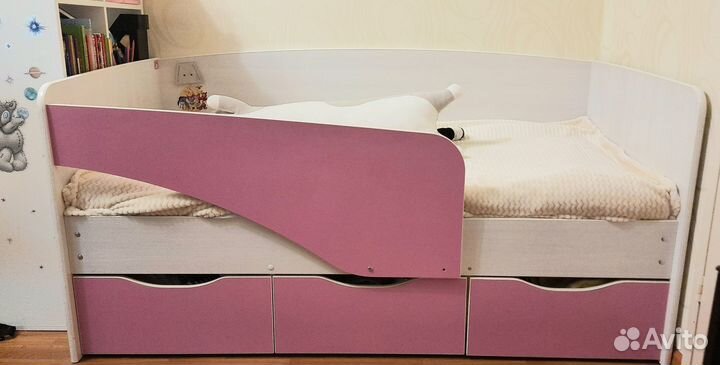 Комплект мебели кровать +стол+стул девочке