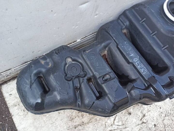 Бак топливный Лексус LX 3