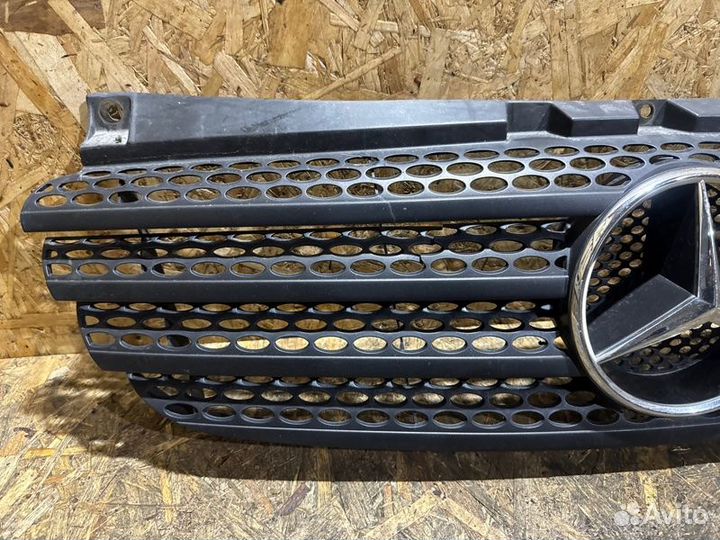 Решетка радиатора Mercedes Vito 639 2.2 CDI 2010