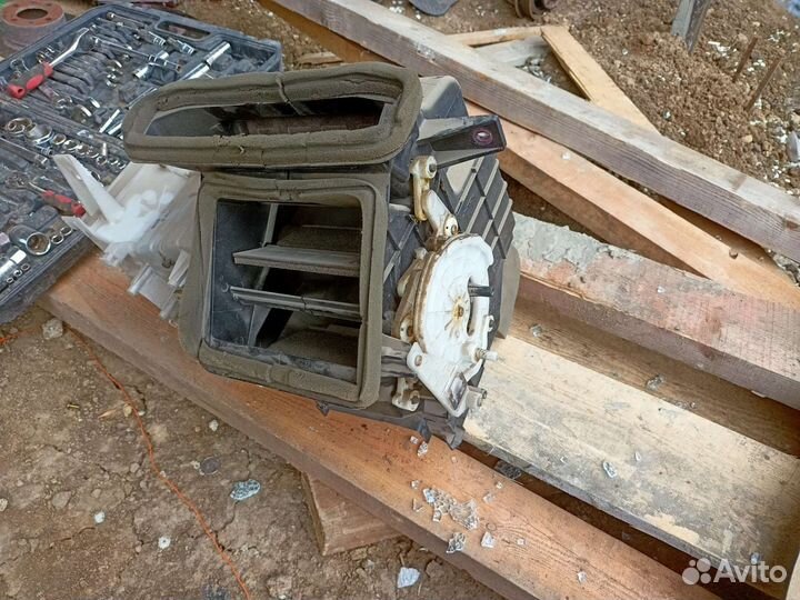 Корпус печки с радиатором Mazda familia bj