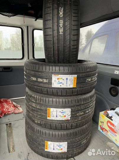 Pirelli P Zero PZ4 275/40 R22 и 315/35 R22 111Y
