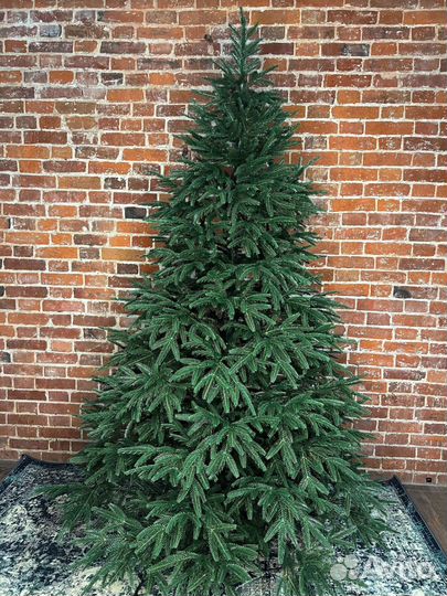 Ель искусственная со встроенной гирляндой