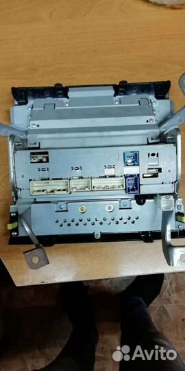 Toyota Land Cruiser 200 монитор