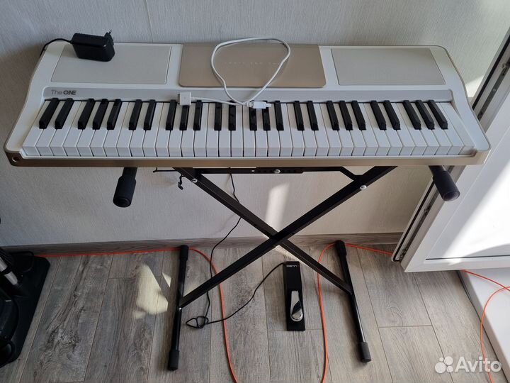 The One Light Электронное пианино