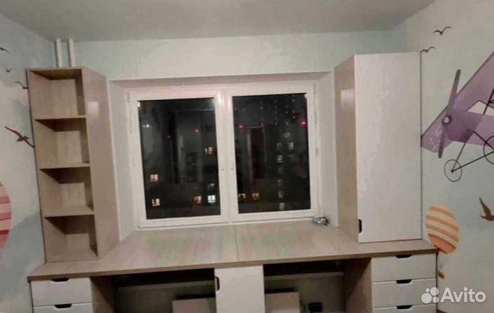 Рабочая зона в углу у окна