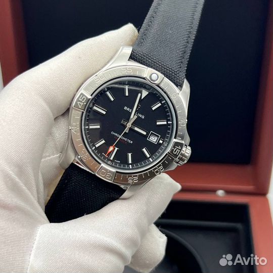 Часы Breitling Avenger