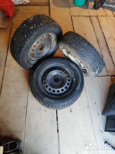 Продам 3 колеса, 2-зимние R15, и одно-лето R14
