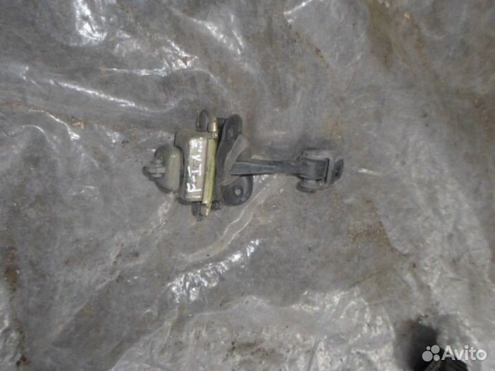 Ограничитель двери задней левой Ford Focus 1 1998