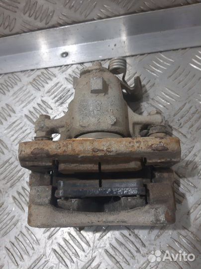 Суппорт задний левый Opel Insignia A A18XER 2010