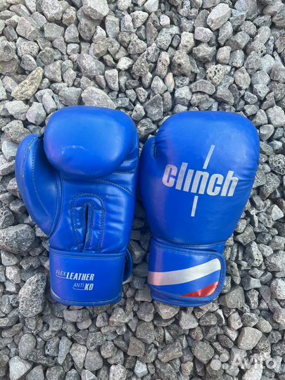 Боксерские перчатки 10 oz clinch