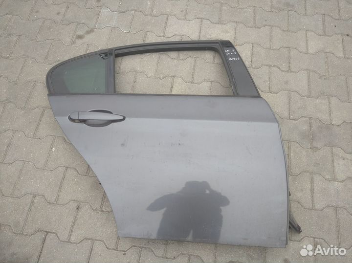 Стекло двери задней Прав. 7060268 бмв 3 серия