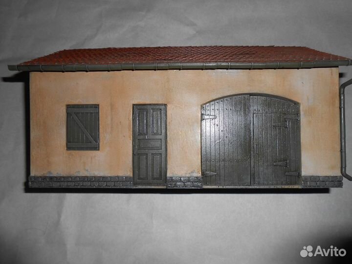 Сборная модель гараж - склад 1\35