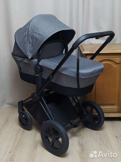 Коляска с новыми блоками Cybex Priam ll light seat