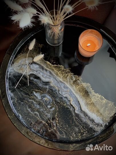 Журнальный столик круглый с эпоксидной смолой