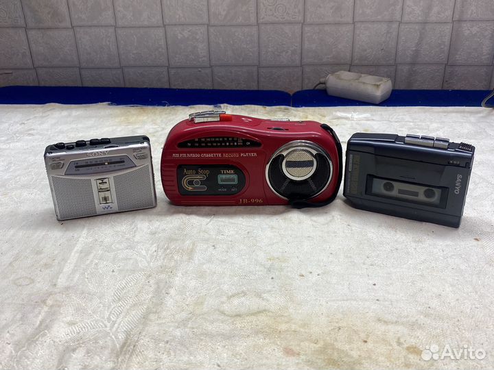 Плеер Sony, минимагнитолла jcbo, диктофон Sanyo