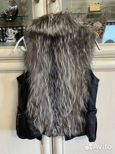 Меховая жилетка песец
