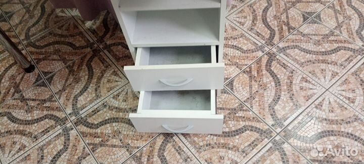 Маникюрный стол