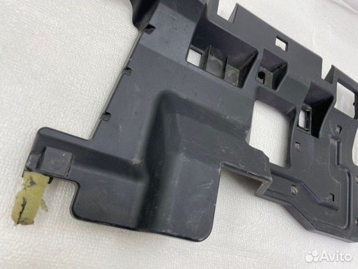 Накладка торпедо левая Toyota Land Cruiser 200