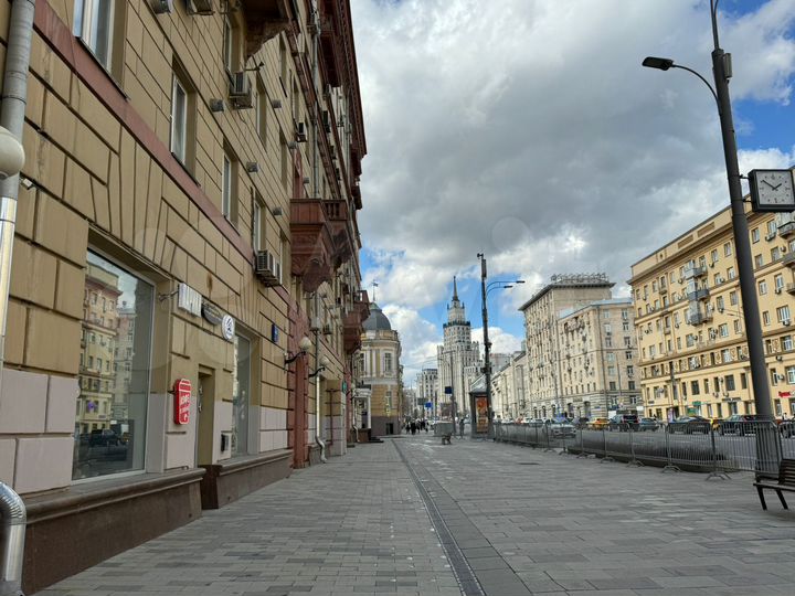 2-к. квартира, 68 м², 2/8 эт.