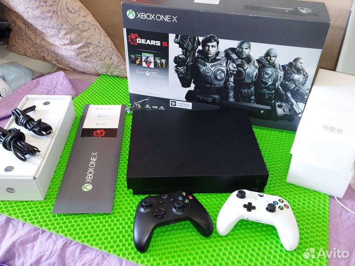 XBox One X (1TB) в Коробке