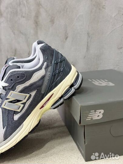 Кроссовки New Balance 1906D (на руках)