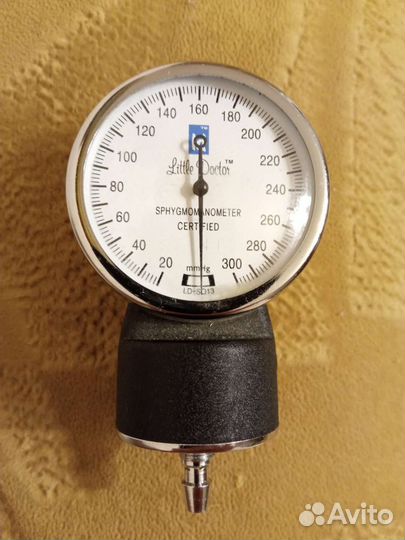 Манометр прибора измерения артериального давления