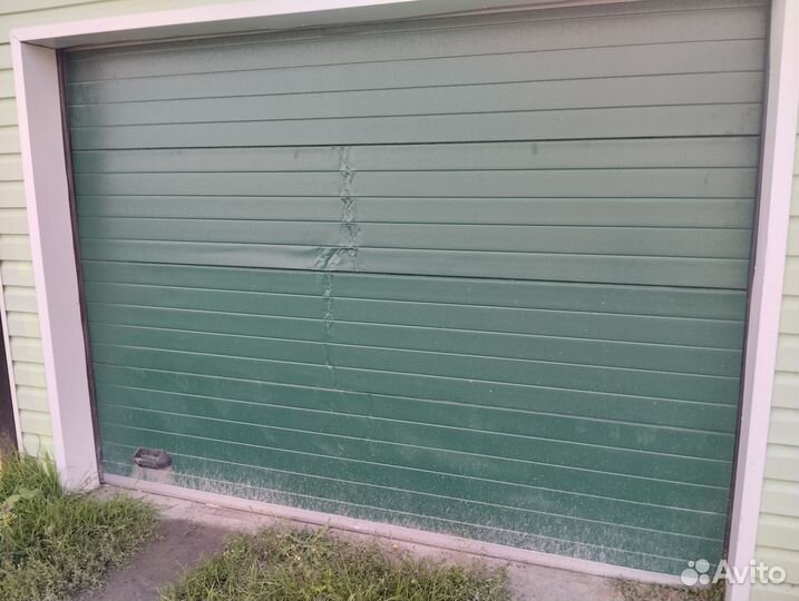 Секционные ворота б/у