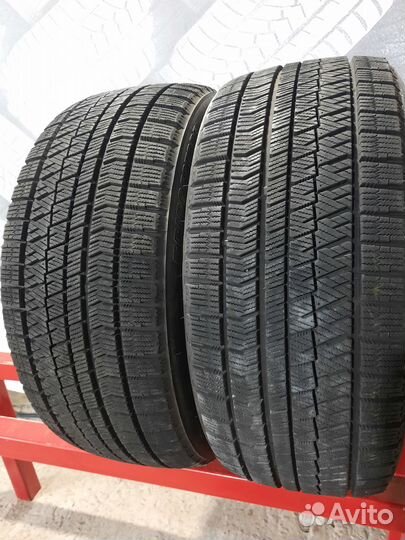 Bridgestone Blizzak VRX2 245/40 R18