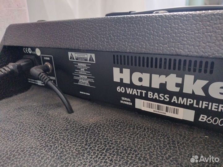 Басовый комбоусилитель