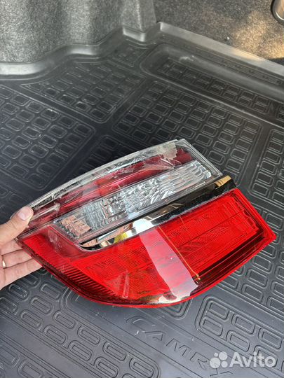 Задний левый фонарь в крыло camry 55